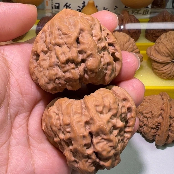 文玩核桃把件蛤蟆头边45肚45