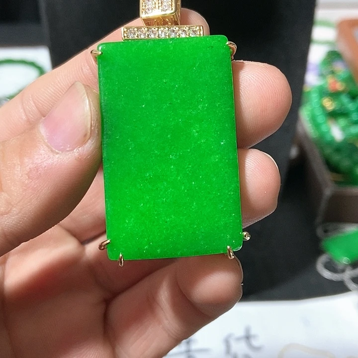 翡翠颈饰未镶嵌吊坠