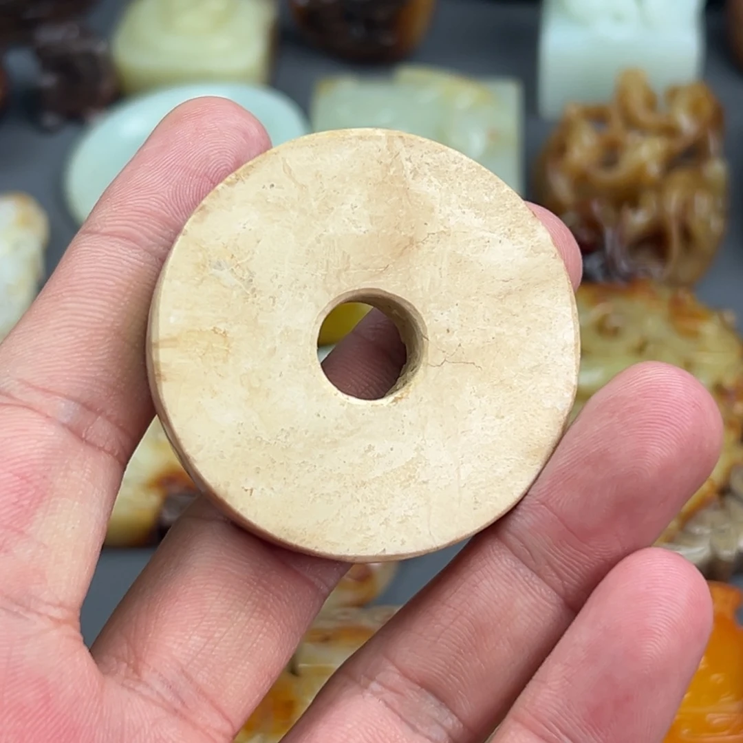 颈饰未镶嵌和田玉（糖玉）