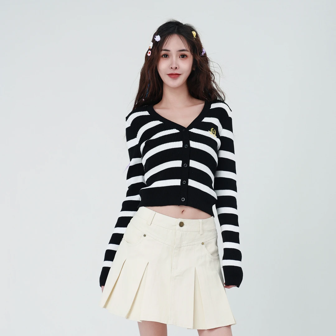 黑白显瘦条纹毛衣AD143C1564