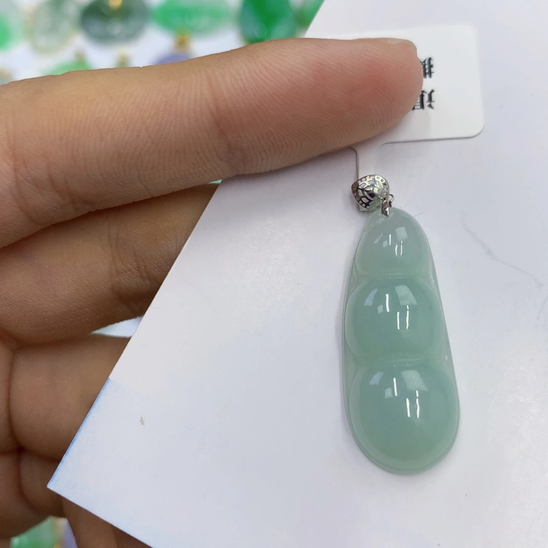 翡翠18K金镶嵌颈饰翡翠