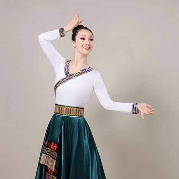 新款藏族舞蹈服装女广场舞上衣新款蒙古练习上衣民族演出服装女