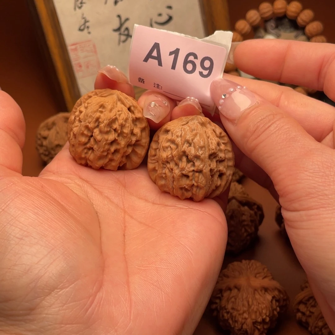 文玩核桃把件白狮子38