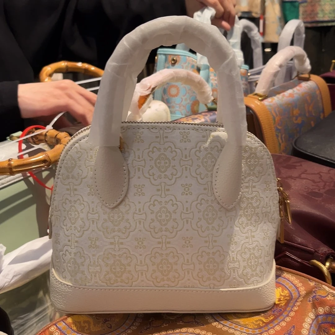 牦牛剖层皮革展厅同色同款