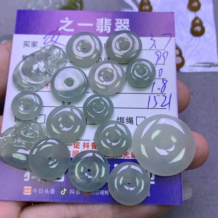 翡翠颈饰未镶嵌?****?翡翠