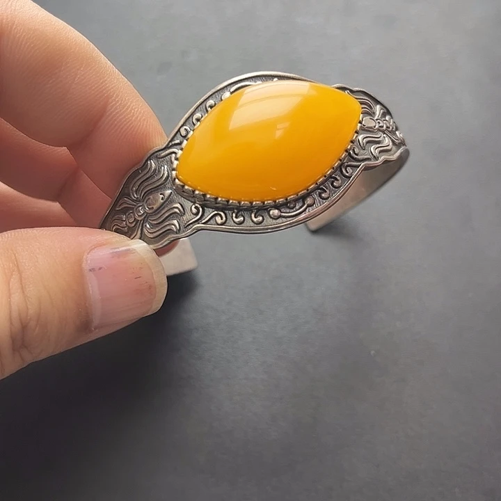 琥珀未镶嵌裸石手镯