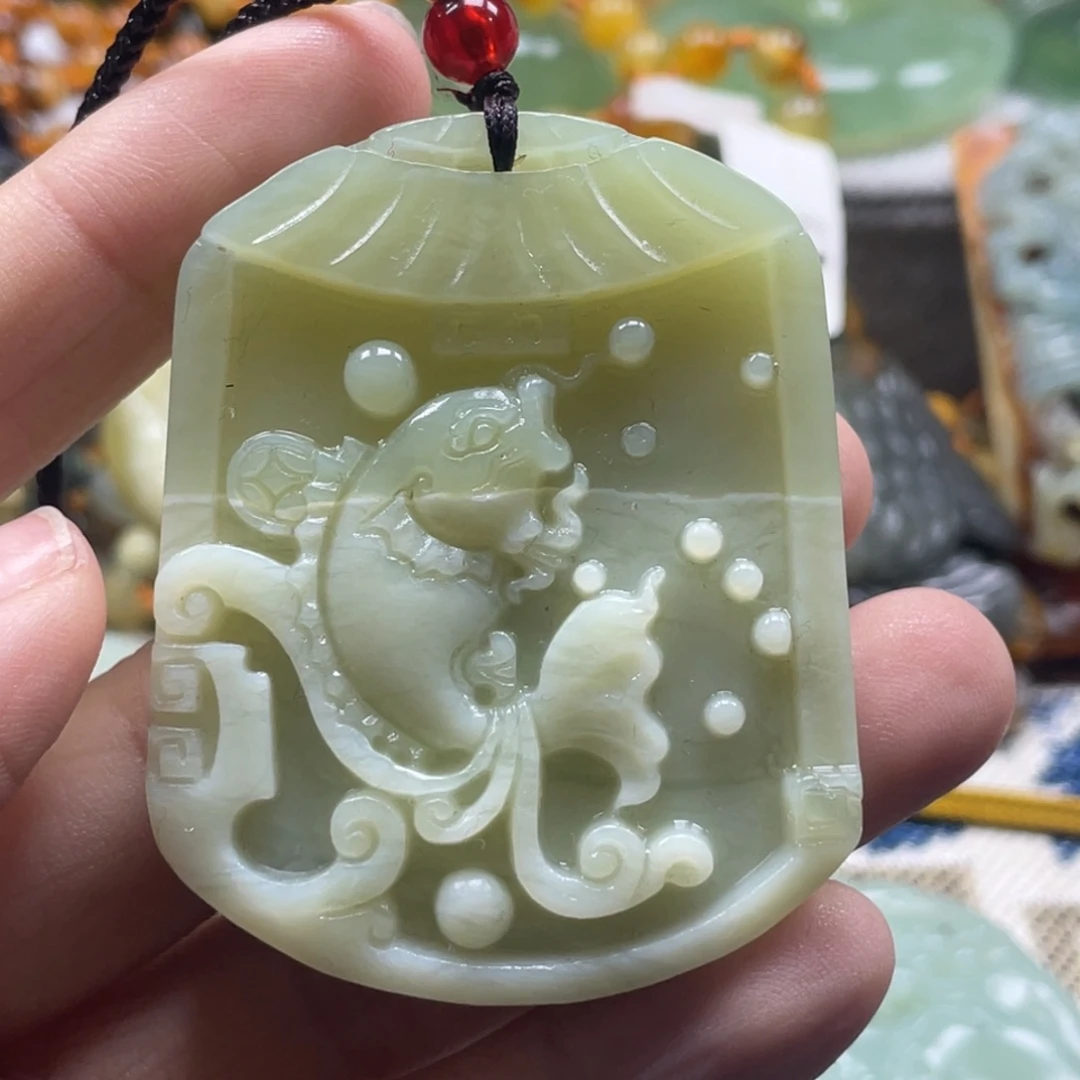 蛇纹石玉颈饰未镶嵌