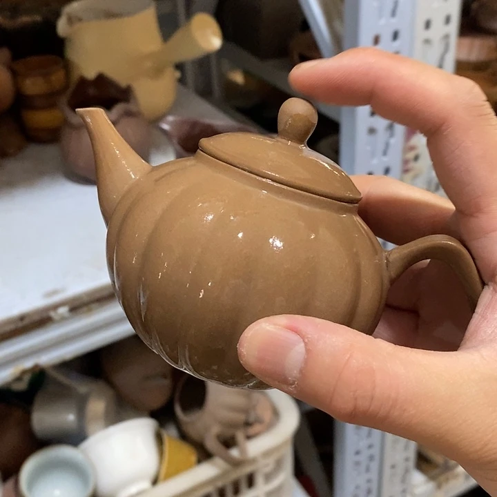 瓷片他人在外面烧烤的时候发现他