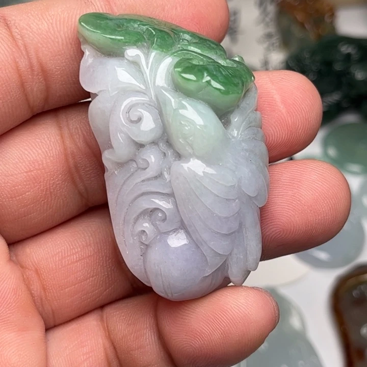 向***进翡翠未镶嵌颈饰手把