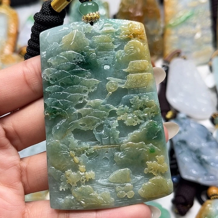 翡翠未镶嵌颈饰山水牌