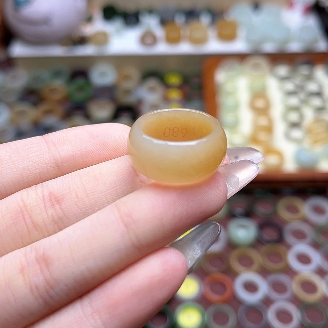 1***1和田玉未镶嵌戒指