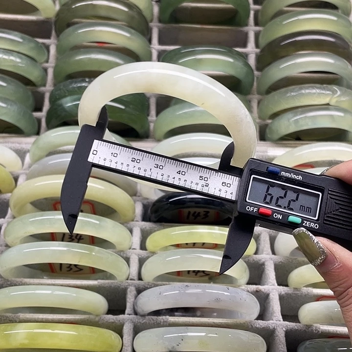 蛇纹石玉未镶嵌手镯123