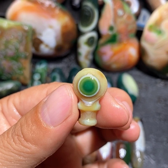 石英质玉珠宝半成品未镶嵌好*