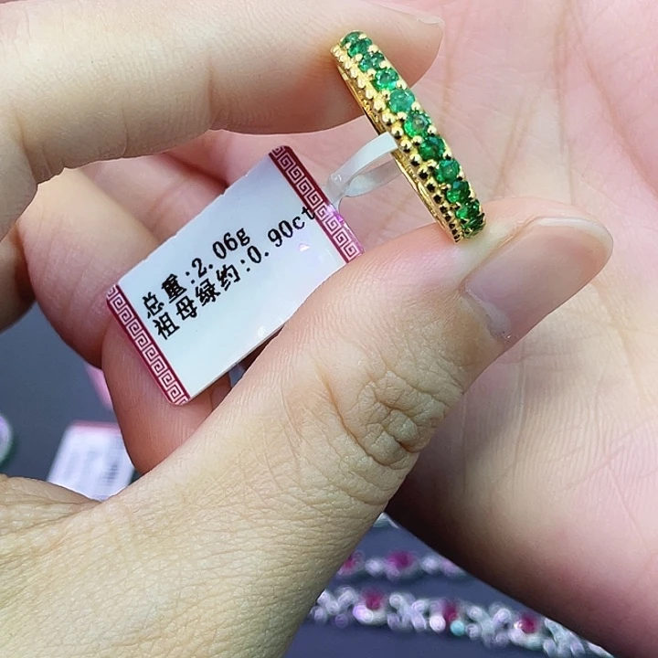 18K金镶嵌祖母绿戒指0.90克拉