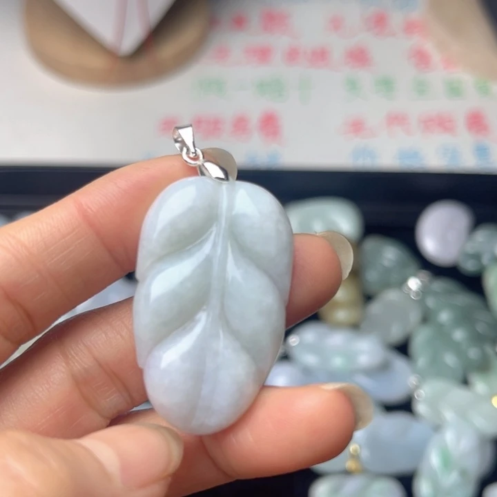 翡翠未镶嵌颈饰叶子
