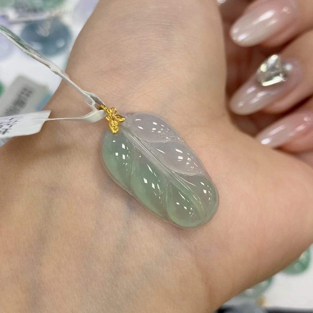颈饰18K金镶嵌翡翠