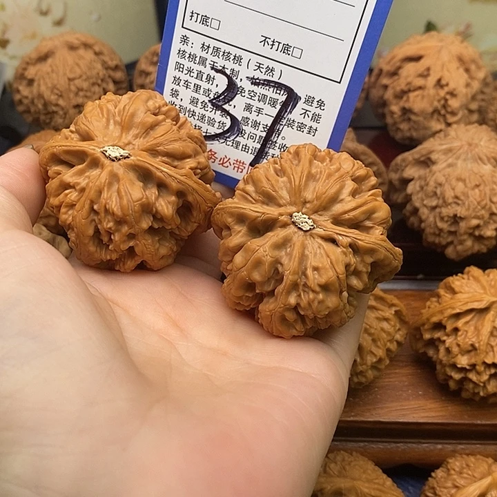 休***生桃核吊坠粗筋狮子头48