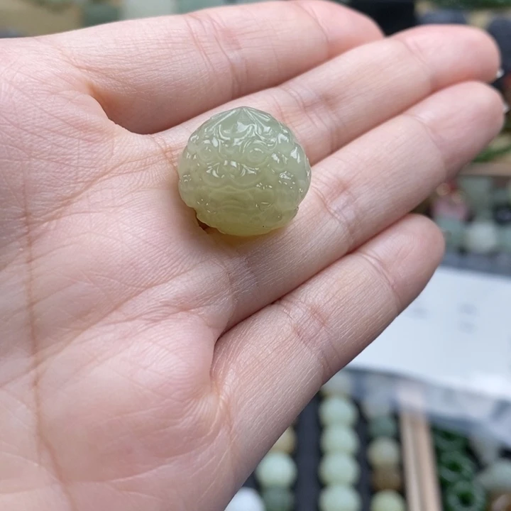 翰***家和田玉（糖玉）未镶嵌珠宝半成品