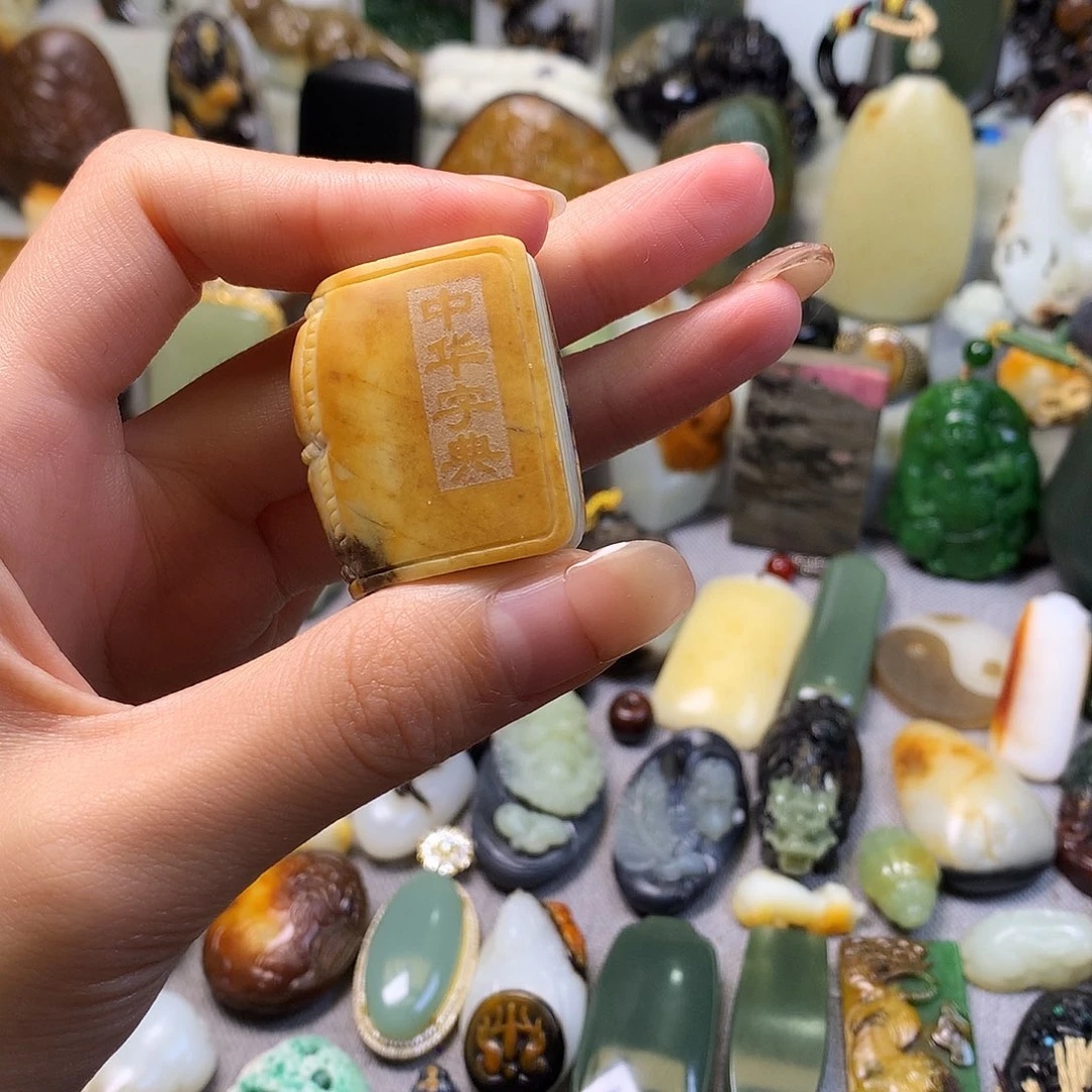 未镶嵌和田玉摆件