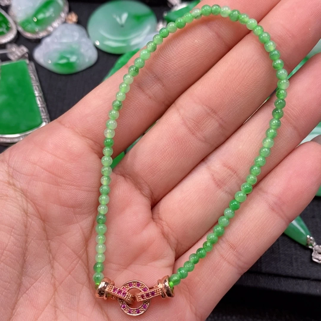 翡翠手串未镶嵌忆**朵翡翠