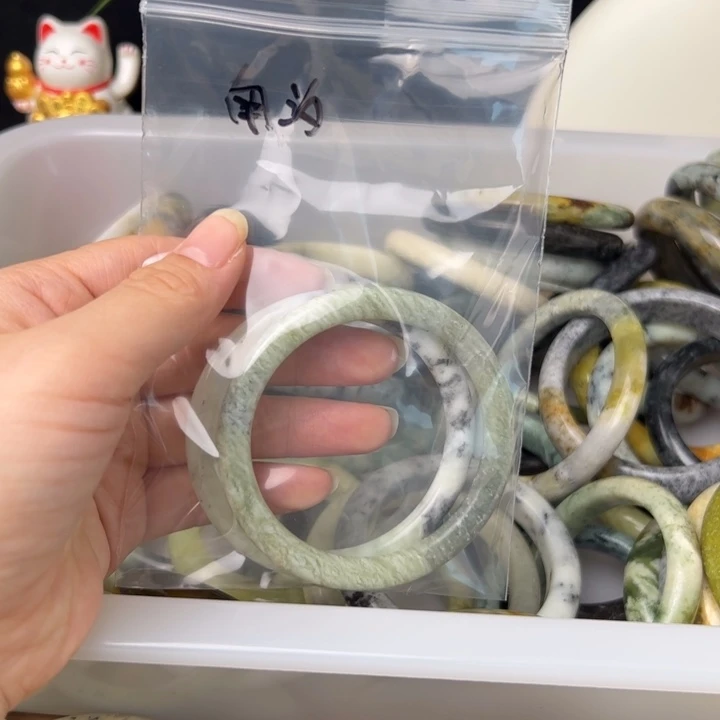 蛇纹石玉手镯未镶嵌南*