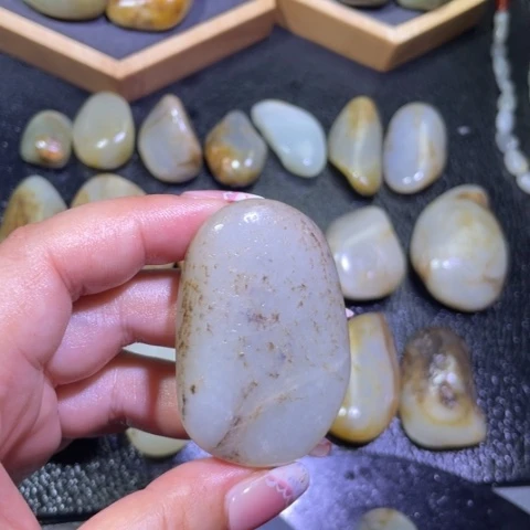 和田玉未镶嵌颈饰未***期