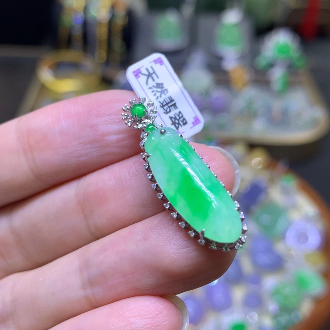 翡翠18K金镶嵌颈饰翡翠吊坠项链