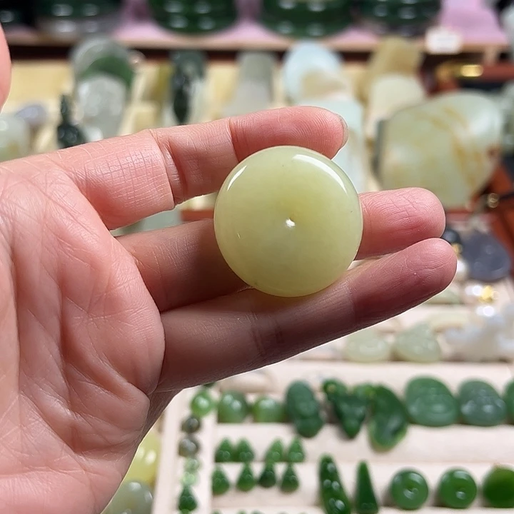 和田玉（糖玉）未镶嵌颈饰