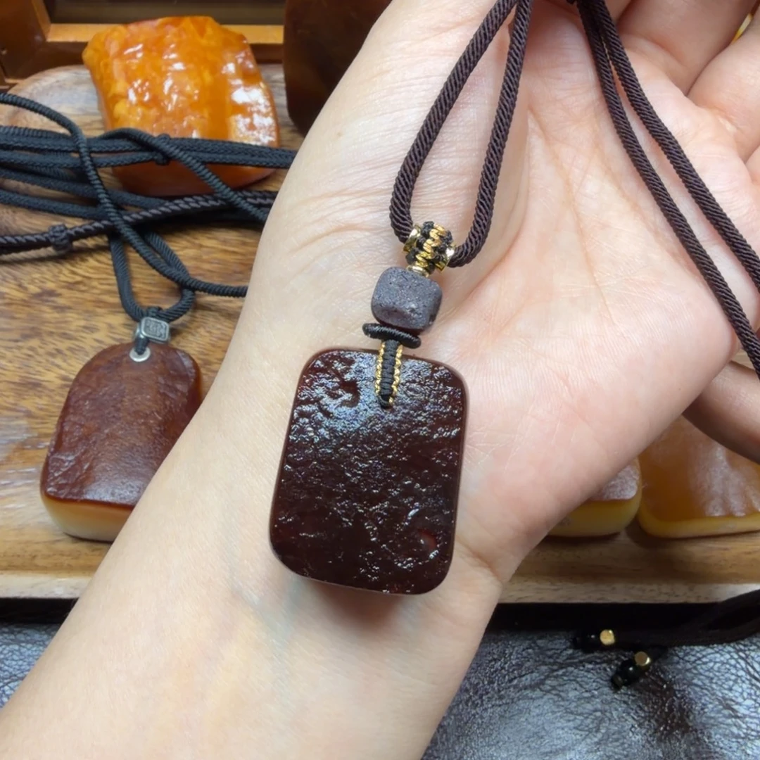 琥珀未镶嵌吊坠(赠链)