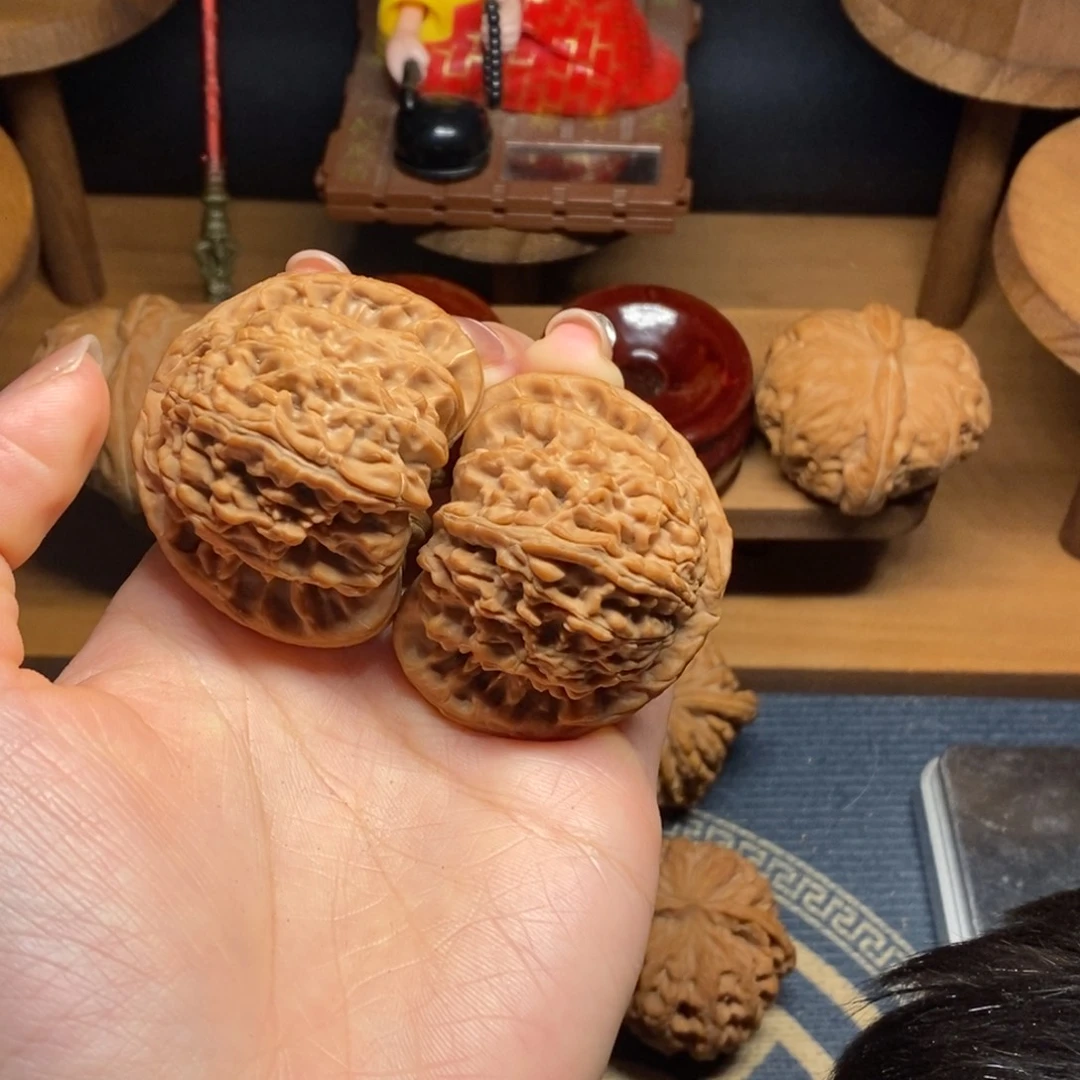 文玩核桃吊坠45三角白全