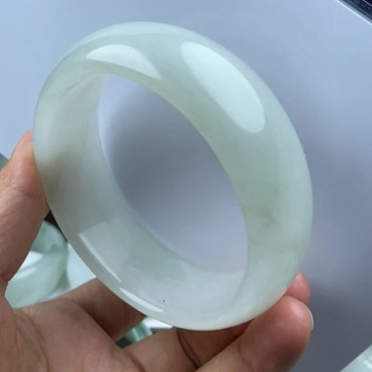 嗨***了未镶嵌手镯石英质玉（金丝玉）