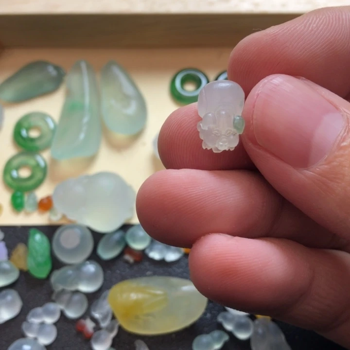 定制翡翠未镶嵌挂件