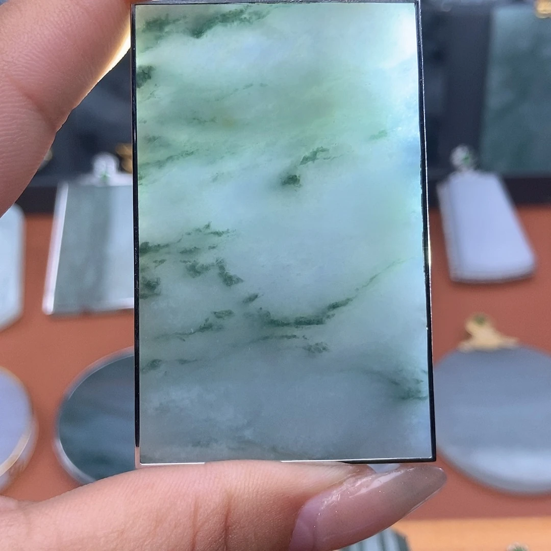 修***性翡翠18K金镶嵌吊坠(不含链)