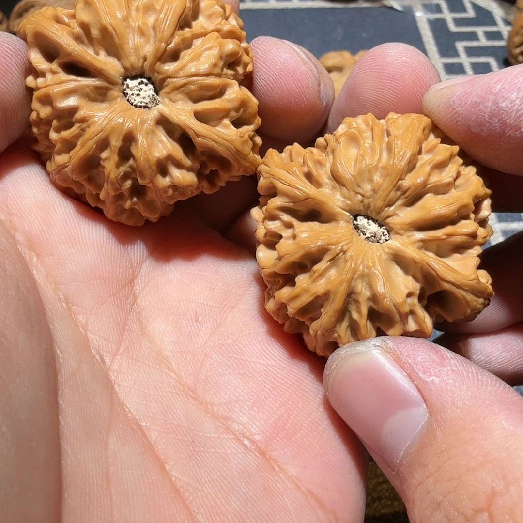 文玩核桃吊坠龙门涧