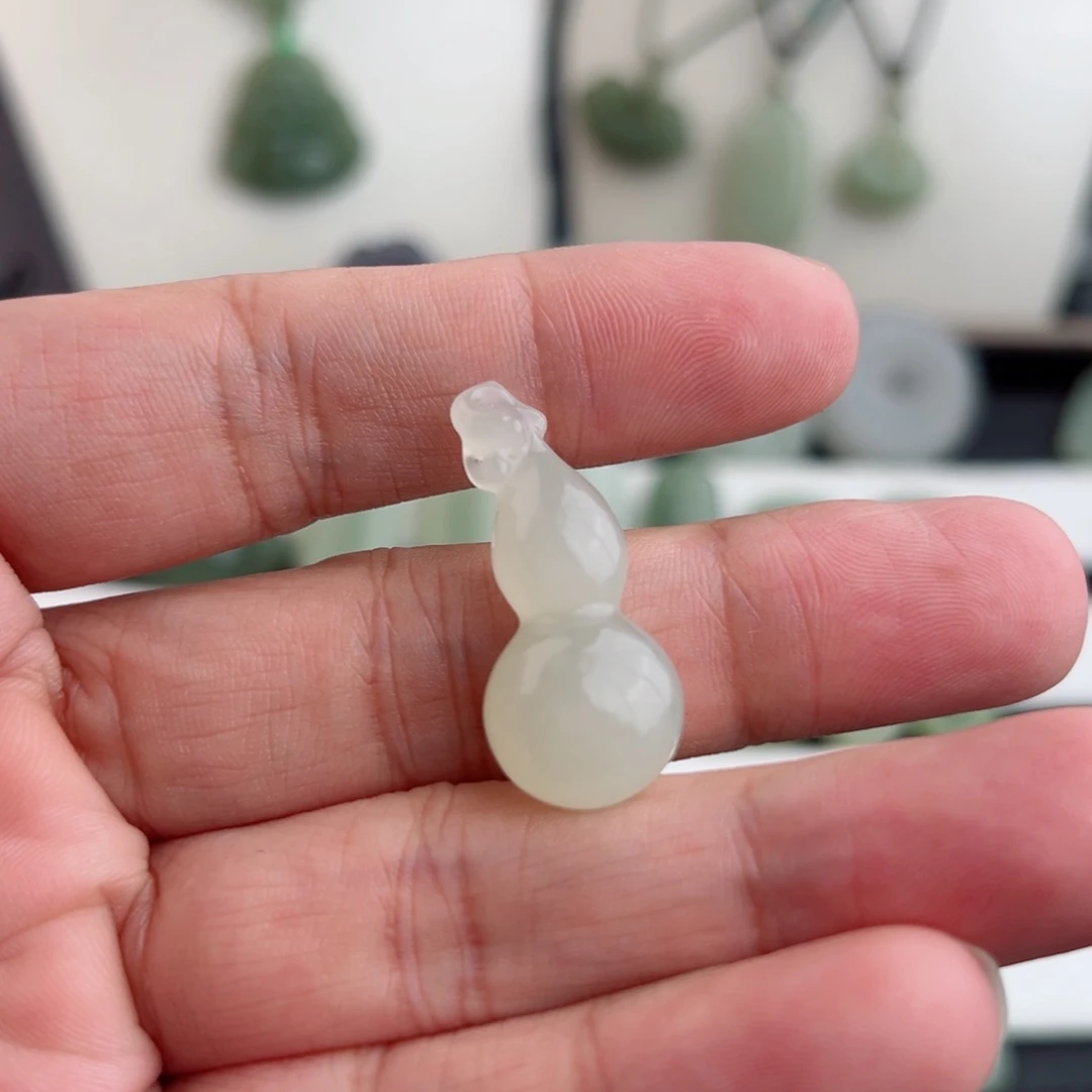 吊坠(赠链)未镶嵌和田玉666