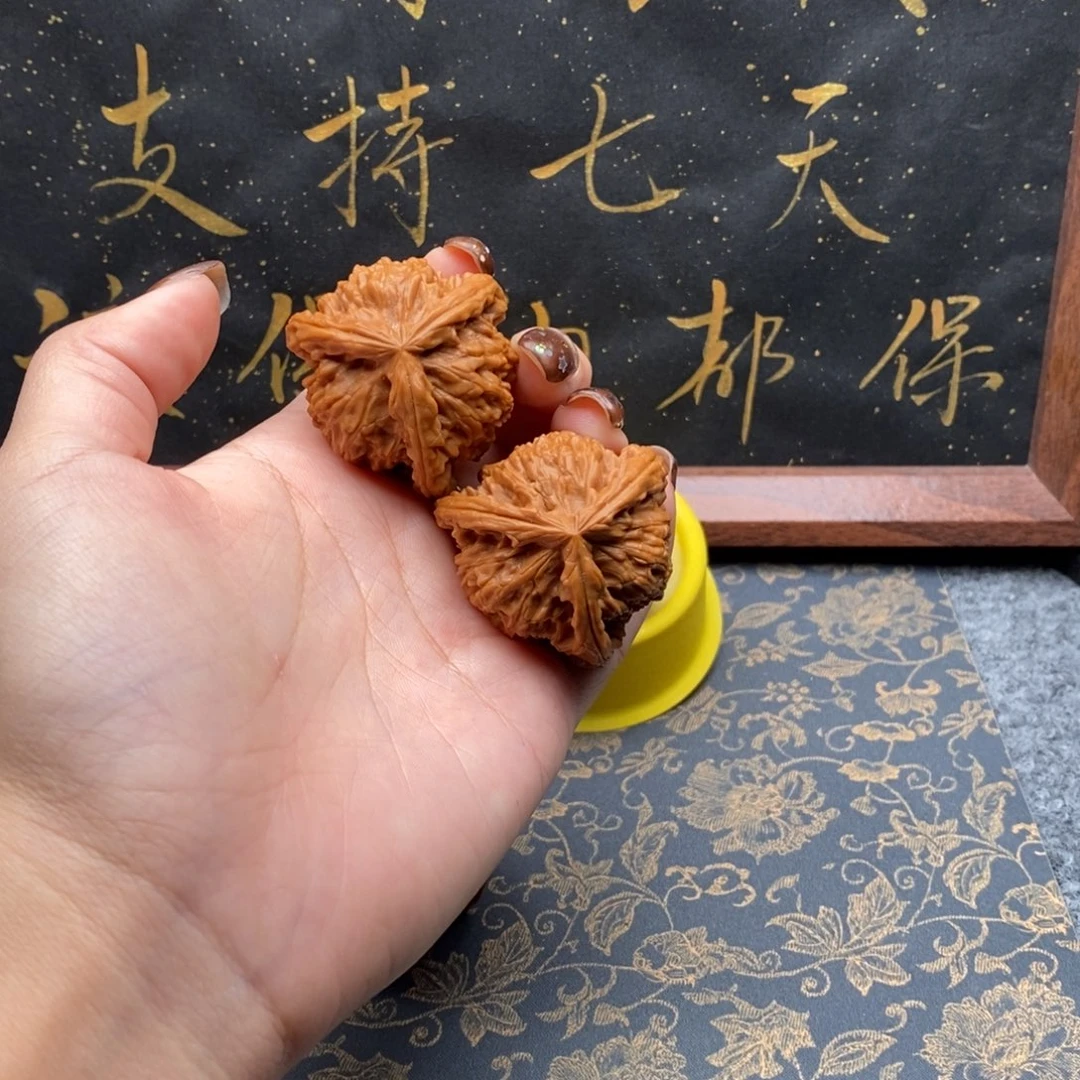 吊坠文玩核桃贝*爺白狮子