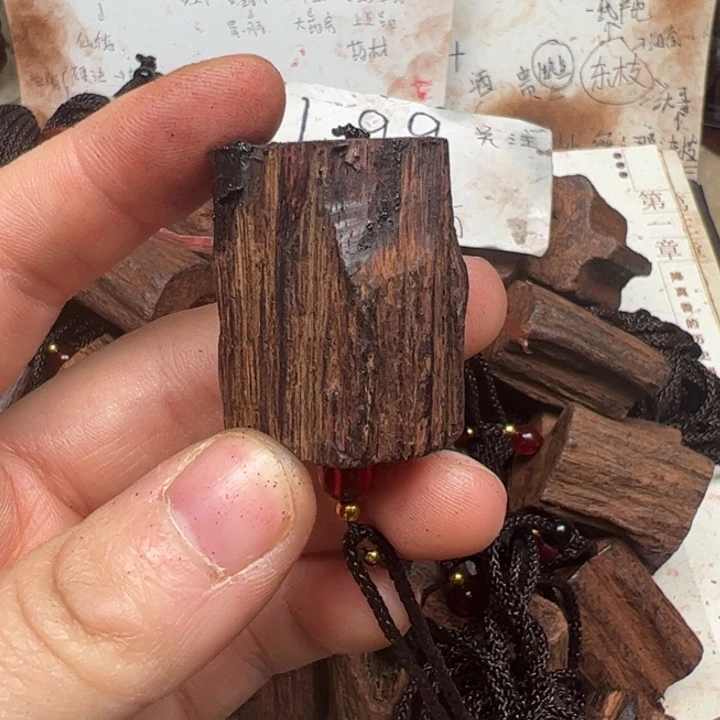 藤类降真香随形吊坠大小不一