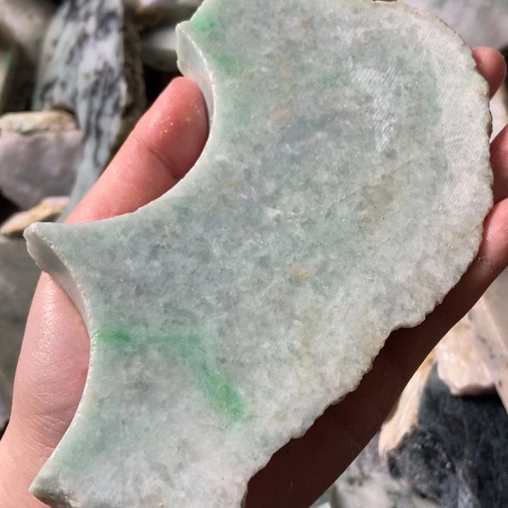 翡翠颈饰未镶嵌天然翡翠