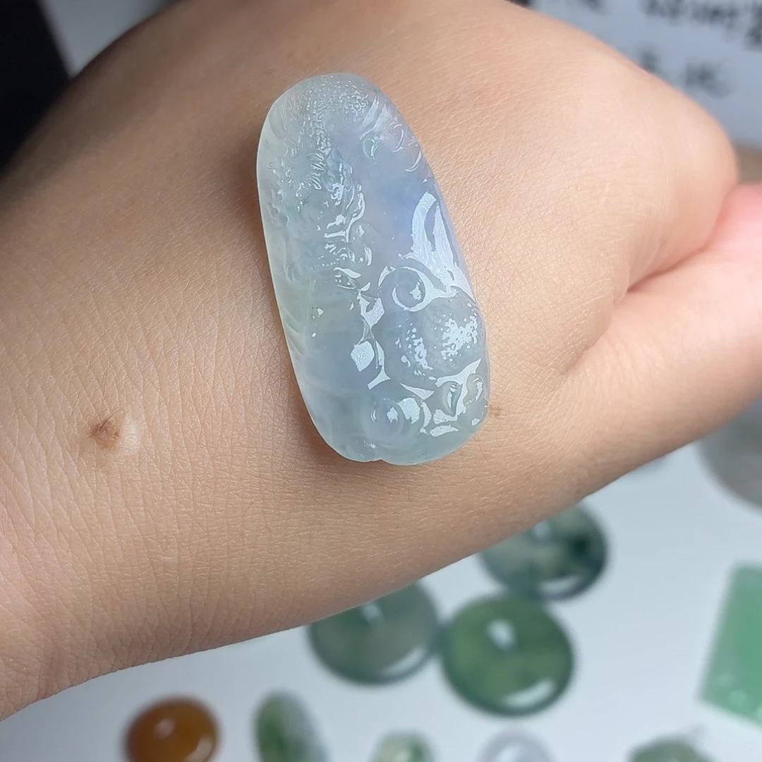 颈饰未镶嵌翡翠冰紫小龙牌