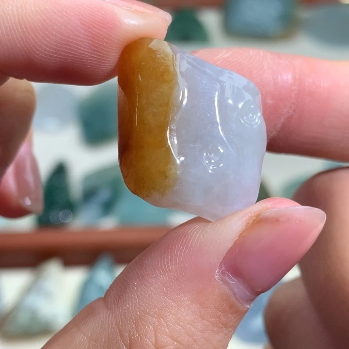 翡翠未镶嵌颈饰好