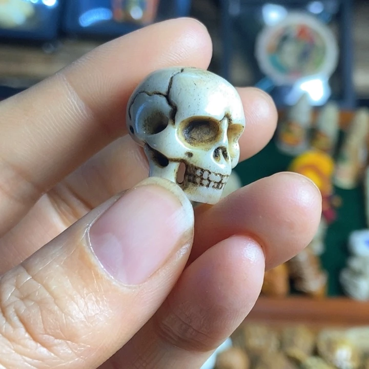 配饰鹿角雕刻骷髅头