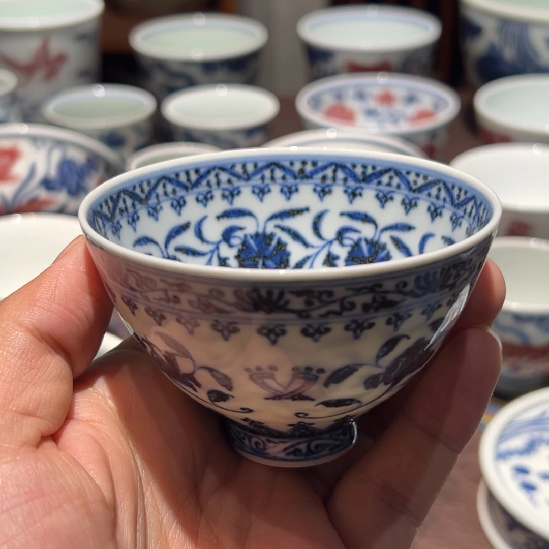 精品青花杂宝缠枝莲鸡心杯口径约8.5厘米