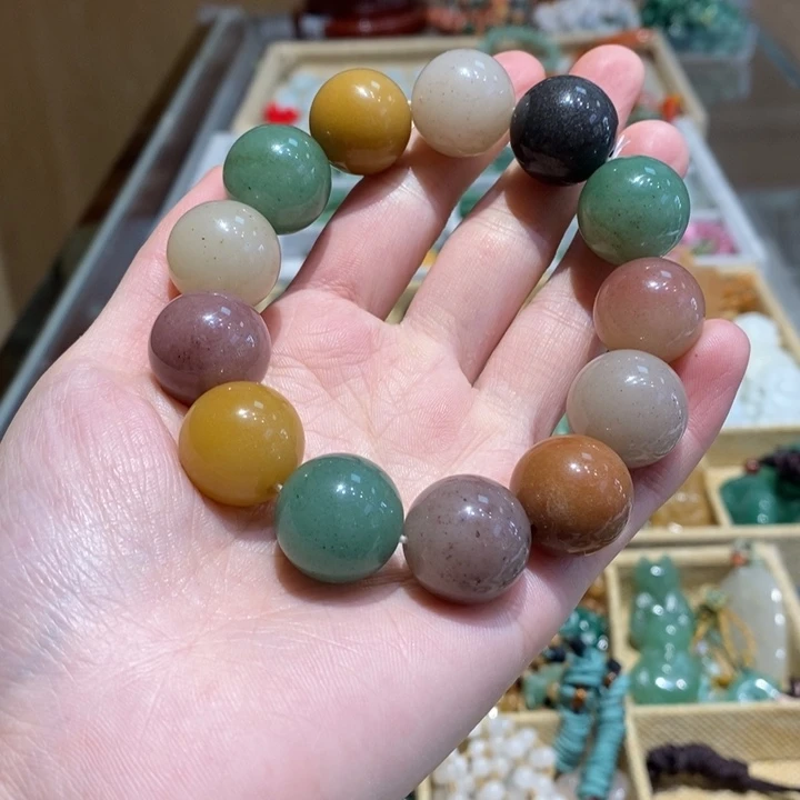 石英质玉未镶嵌颈饰