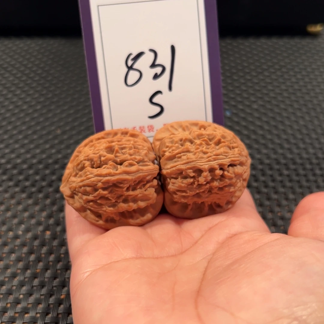 有***文玩核桃把件831号三角白