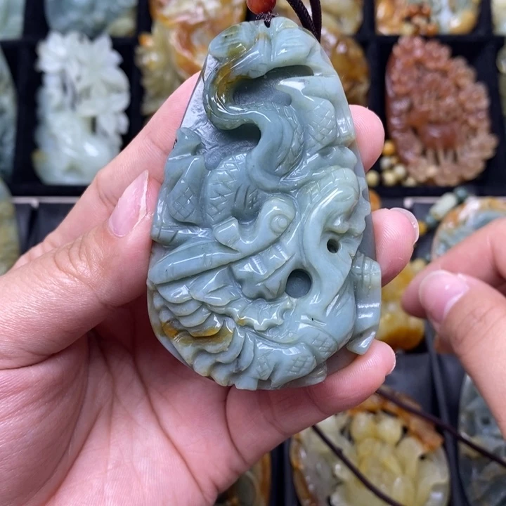 蛇纹石玉吊坠未镶嵌