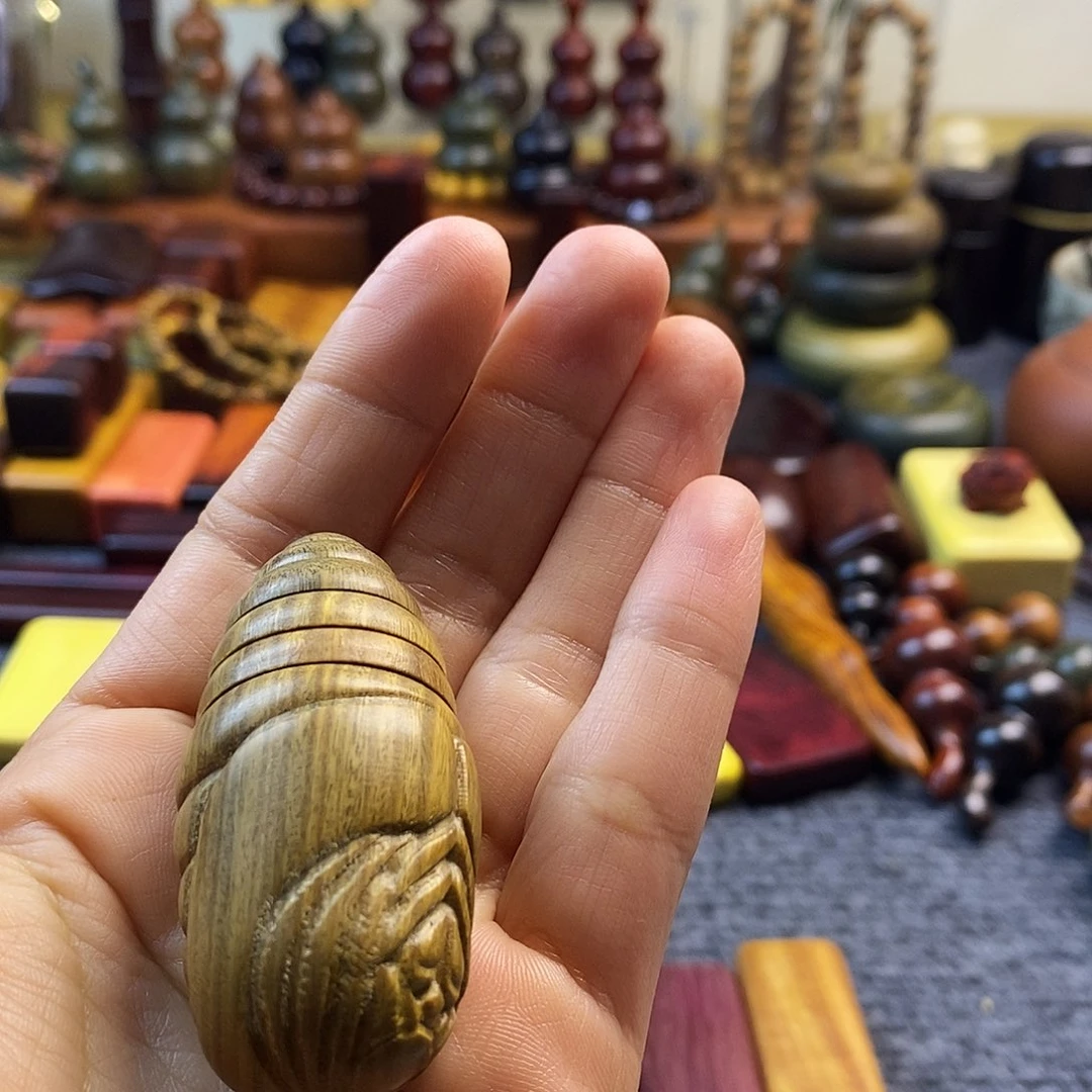 何***哦吼哭咯与脱摸摸看图一句