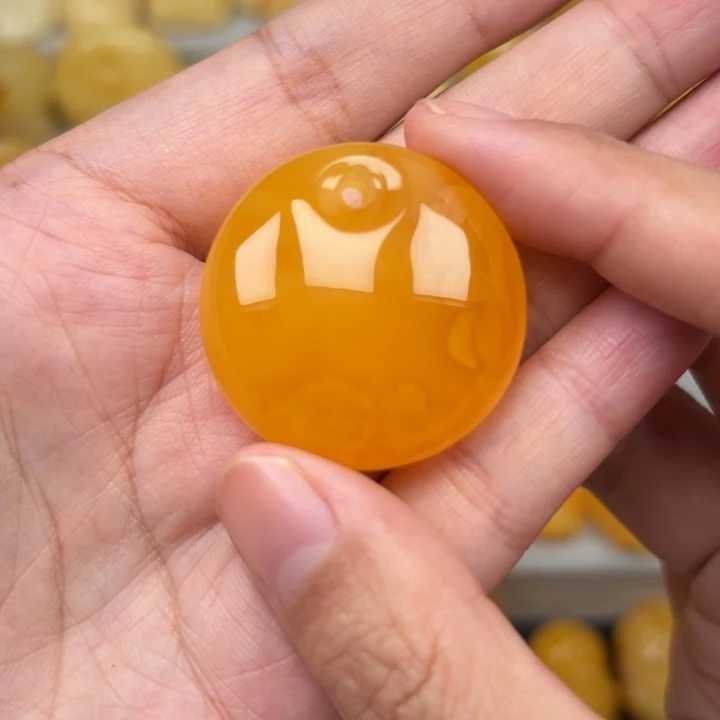 琥珀未镶嵌颈饰蜜蜡