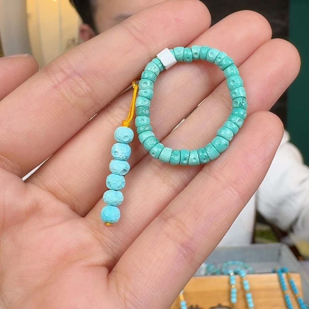 ****高绿松石未镶嵌珠宝奇石