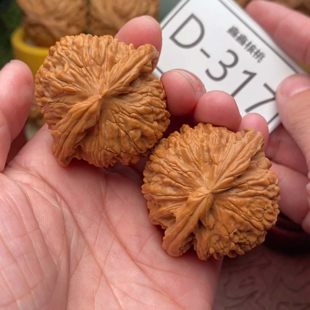 文玩核桃把件闷白42