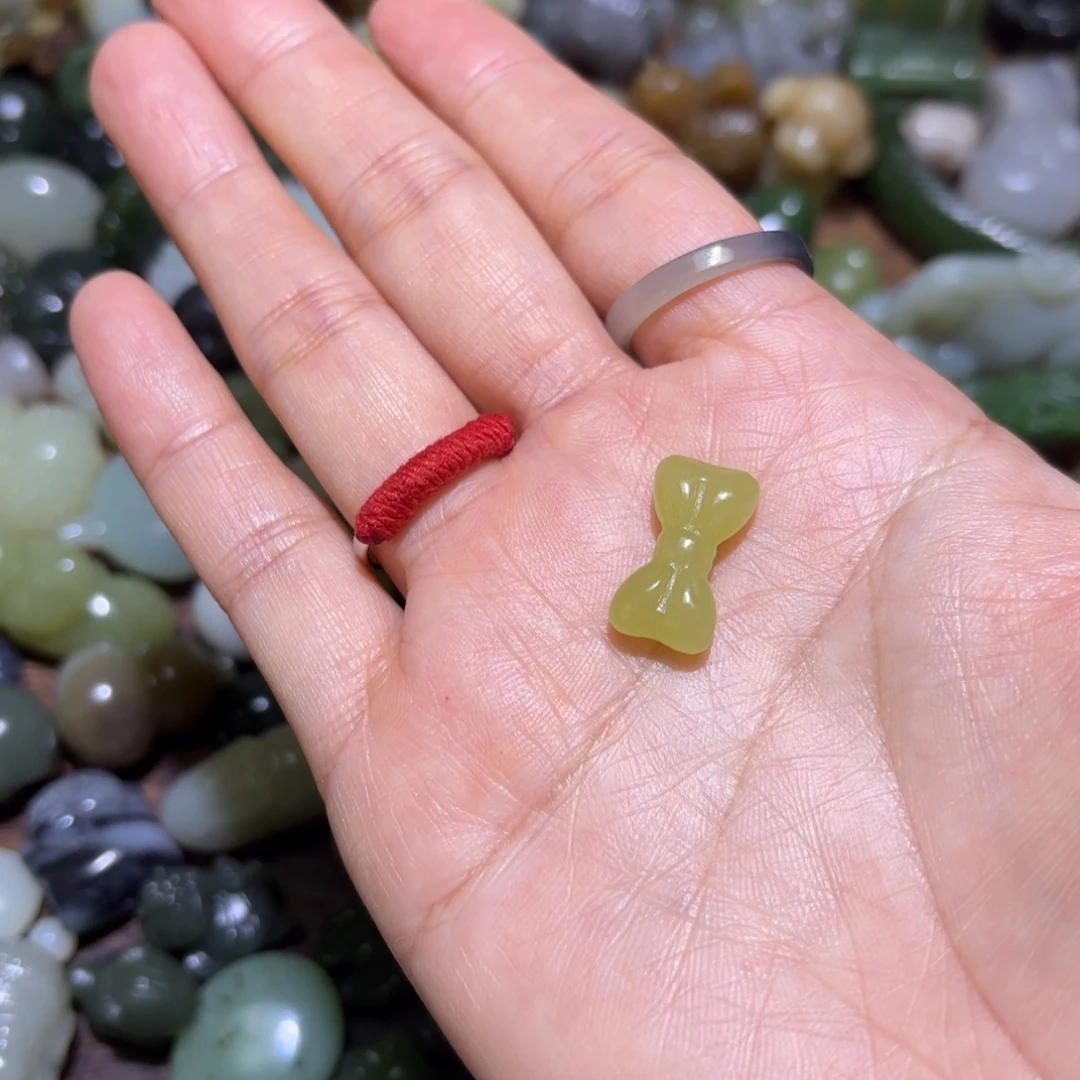 爱***女和田玉未镶嵌珠宝半成品